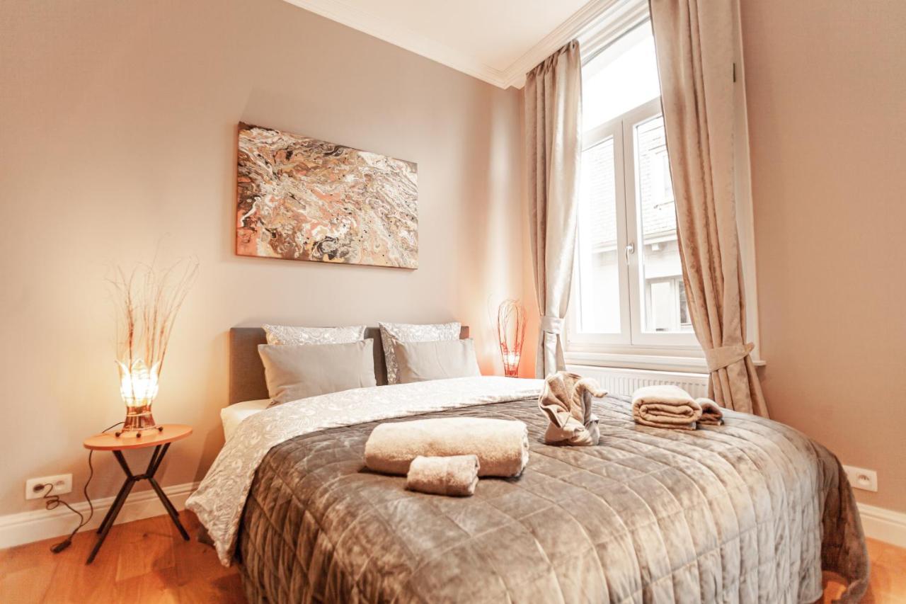 Luxury Suites Palace By Rikas Hotels アントウェルペン エクステリア 写真